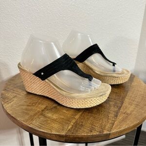 UGG Zamora Genuine Suede Black Thong Platform Wedge Sandal 8.5
